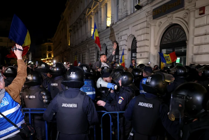 Patru jandarmi au fost răniți în timpul protestelor FOTO  Inquam Photos / George Calin 