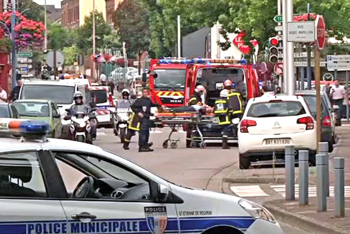 Poliţia i-a anihilat  pe cei doi atacatori