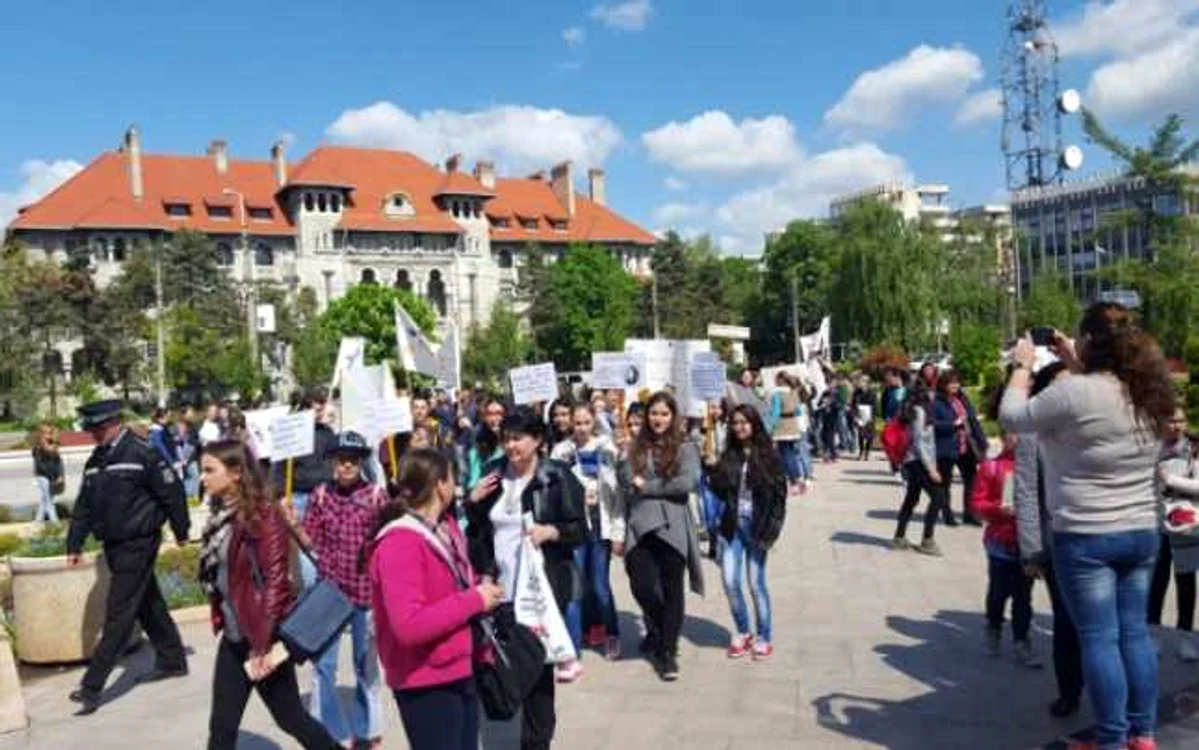 Marsul carţilor, un eveniment pe care organizatorii speră să îl transforme într-o tradiţie FOTO adevarul.ro