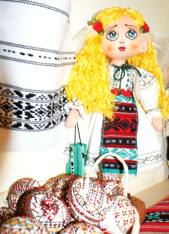 Monica Gabor şi-a copleşit fata cu daruriFoto: Click!