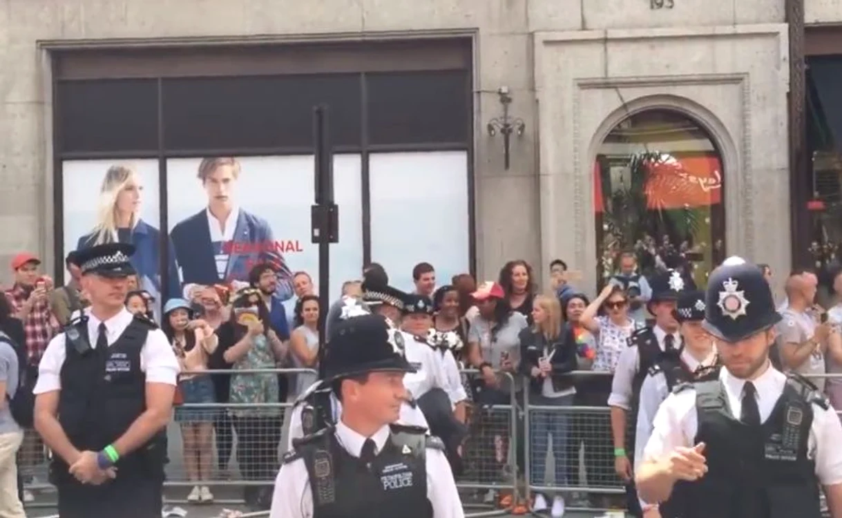 
    Autoritățile londoneze, prezente la London Pridefoto: captură video  