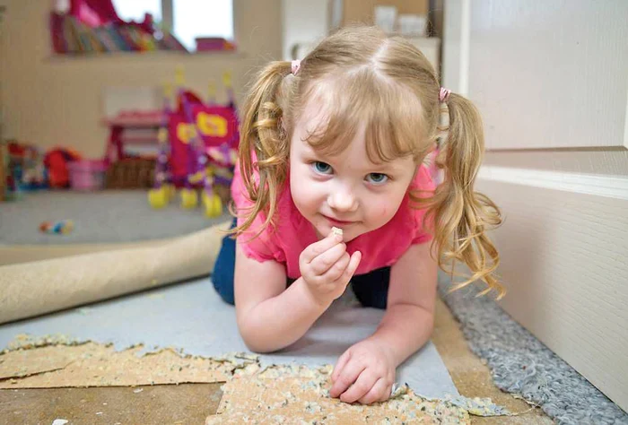 
    Mama micuţei, Kelly, nu ştie cum s-o oprească  