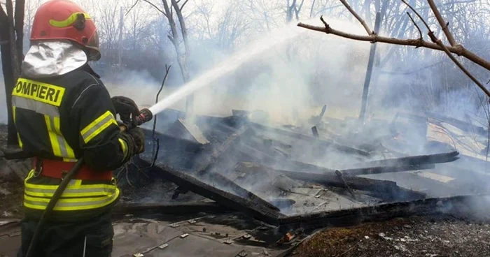 Pompierii au intervenit rapid petnru stingwerea incendiului FOTO ISU Călăraşi
