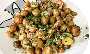 cartofi noi cu parmezan si patrunjel jpg