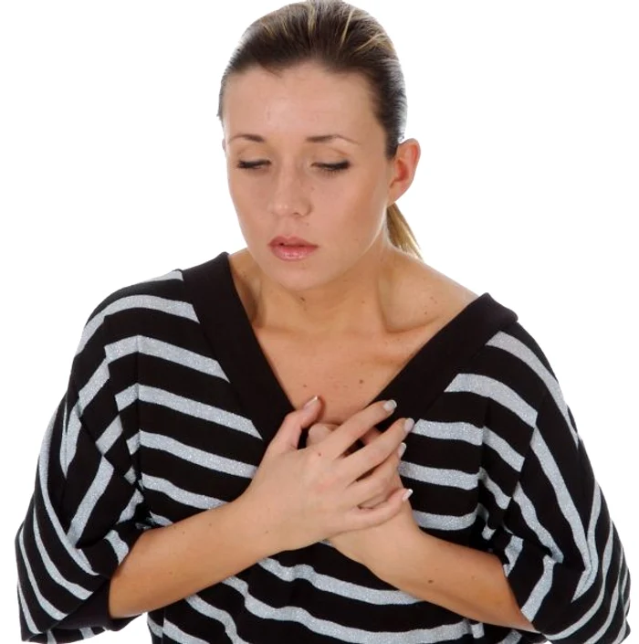 Umflăturile de la nivelul picioarelor, anume în zona gleznelor, pot semnala prezența bolilor cardiacewww.clicksanatate.ro