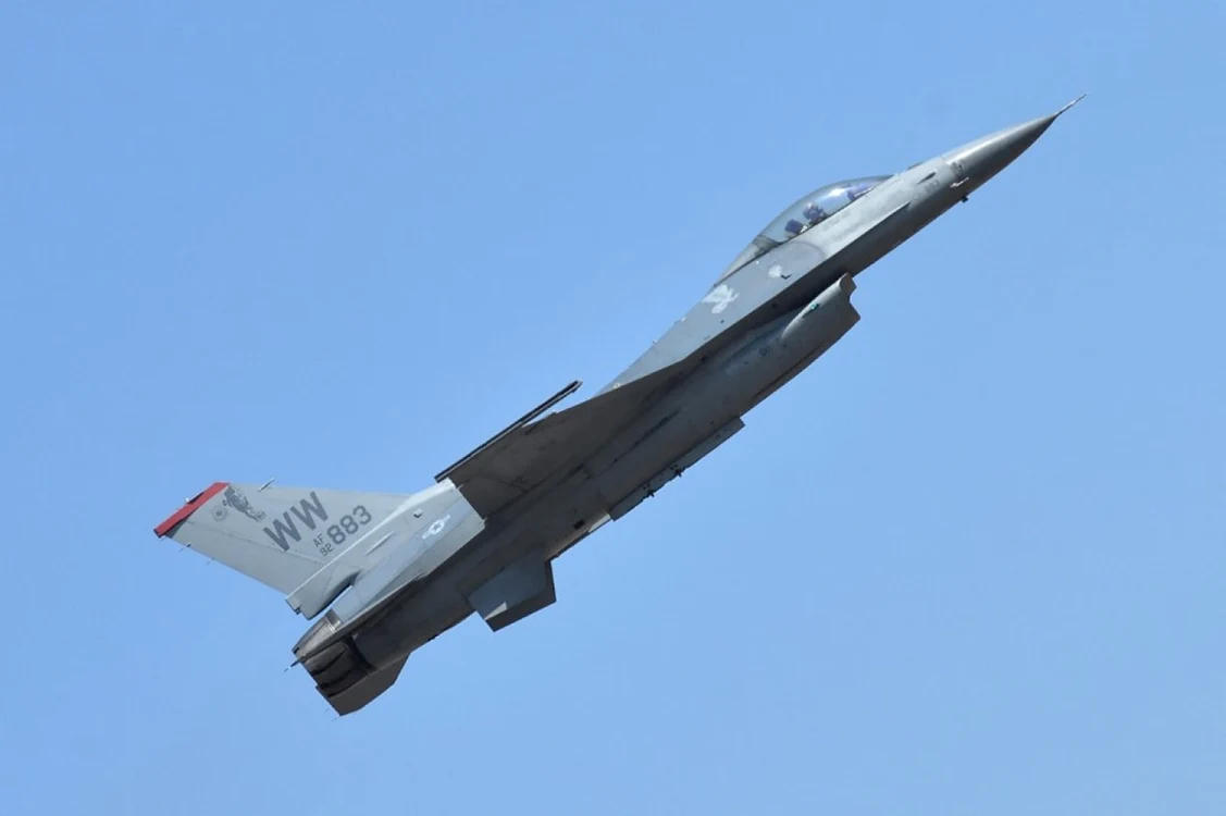 Aeirnava a fost interceptată de două avioane de luptă FOTO EPA