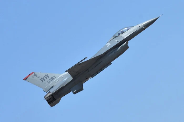 Aeirnava a fost interceptată de două avioane de luptă FOTO EPA