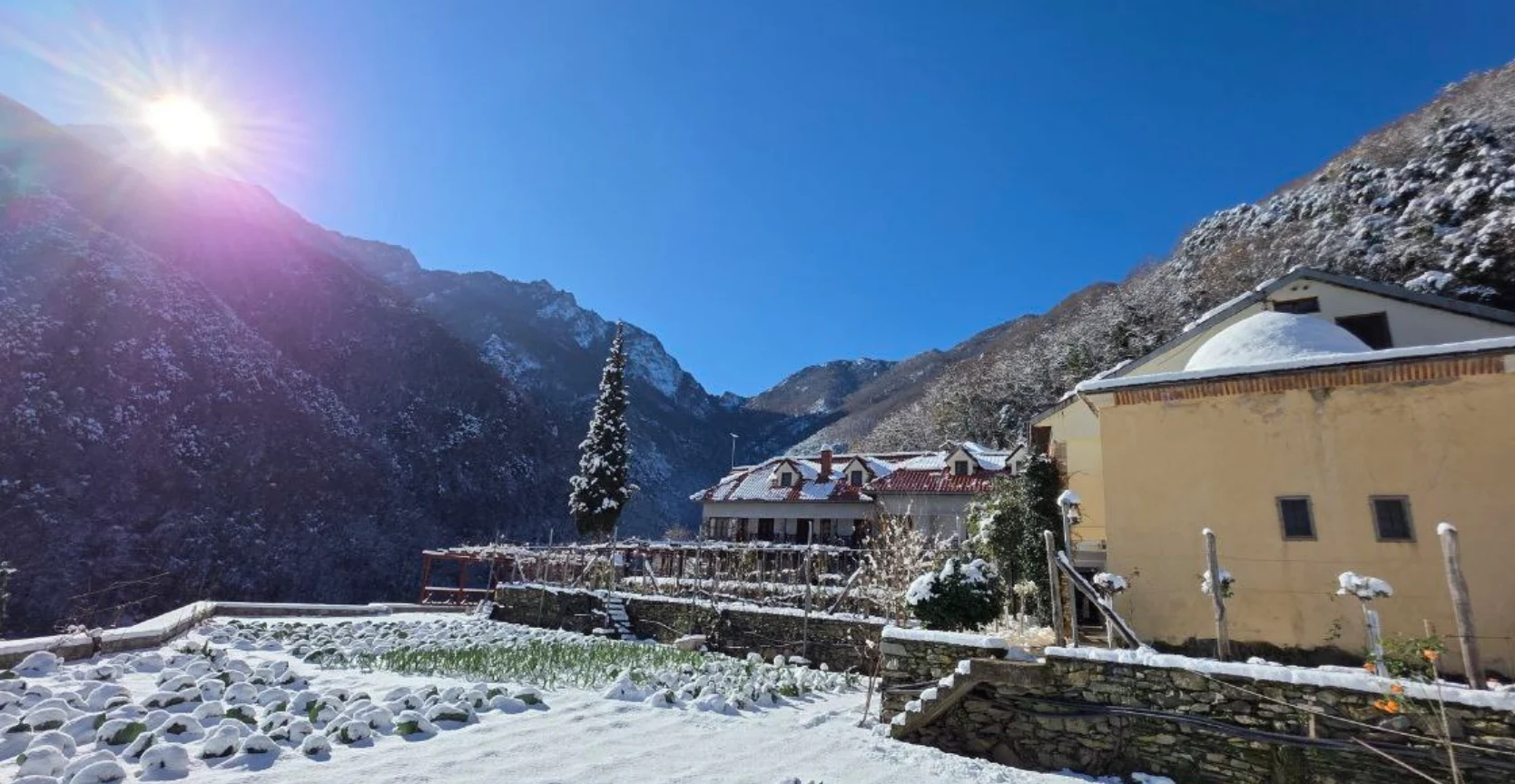 Românii, pe primul loc în topul pelerinilor la Muntele Athos. „A fi cu Dumnezeu nu înseamnă să faci de nota 5 sau 7”