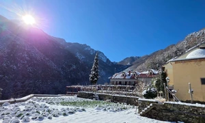 muntele athos acoperit de zapada FOTO: FB/ Trinitas TV