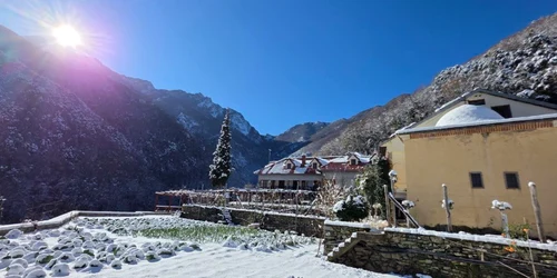 muntele athos acoperit de zapada FOTO: FB/ Trinitas TV