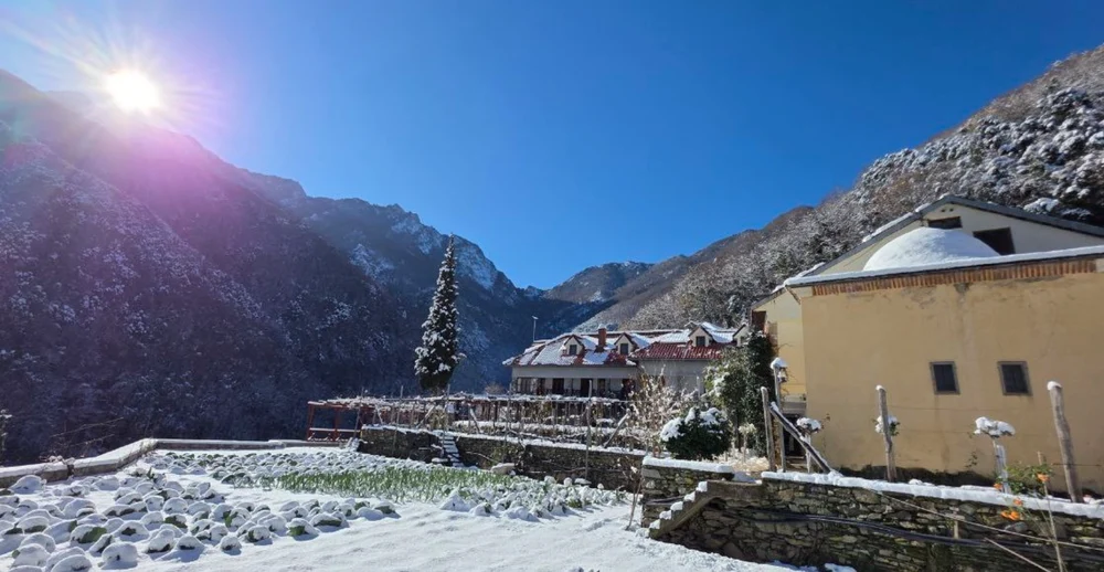 Românii, pe primul loc în topul pelerinilor la Muntele Athos. „A fi cu Dumnezeu nu înseamnă să faci de nota 5 sau 7”