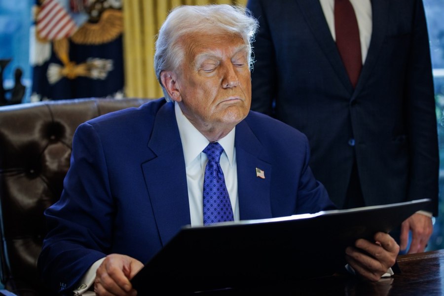 Trump guvernează SUA ca un „rege”, după modelul lui Putin. Analiză The Conversation
