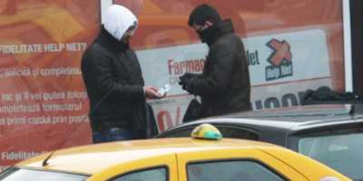 Un pietrean poate să cumpere un pachet de ţigări fără timbru în plină stradă, în mijlocul zilei