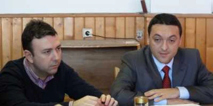 Anton Criveanu (stg.) a condus interimar ITM Olt în ultima lună de când fostul şef al instituţiei, Nicolae Hristescu (dr.), a pierdut postul (Foto: Mugurel Manea)