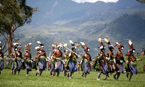Războinicii din Noua Guinee fabricau arme din oase umane / FOTO jpeg