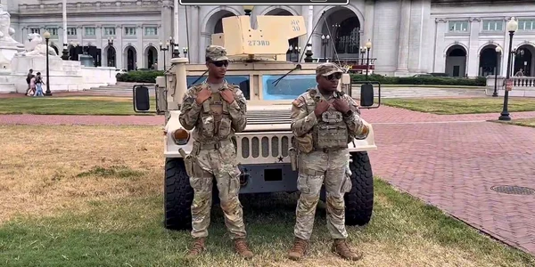 Garda Națională a Statelor Unite a început duminică să patruleze înarmată în capitala Washington foto captura vid X