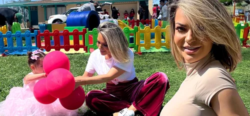 Andreea Antonescu trage spre America! Artista va pleca din nou din țară pe 17 septembrie “Venice va începe în curând grădinița și este înnebunită după tot ce se întâmplă acolo pentru că avem Universal Studios, Disneyland…”