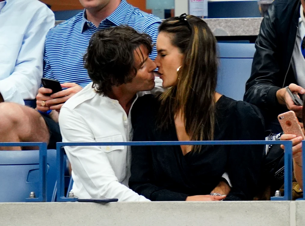 Alessandra Ambrosio kisses new boyfriend Nicolo Oddi at the 2018 US Open in Flushing, NY jpeg