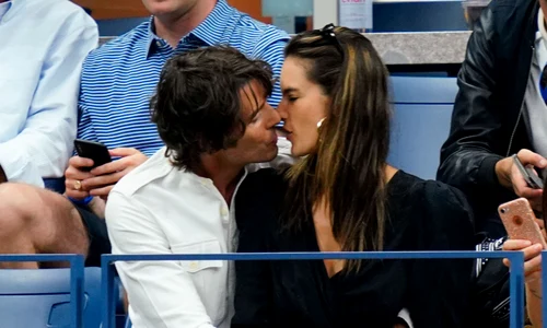 Alessandra Ambrosio kisses new boyfriend Nicolo Oddi at the 2018 US Open in Flushing, NY jpeg