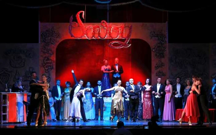 Imagine din spectacolul Bal la Savoy FOTO Teatrul Leonard