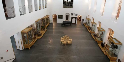 Sala mare a oferit spaţiu şedinţelor publice, proceselor, balurilor şi concertelor.