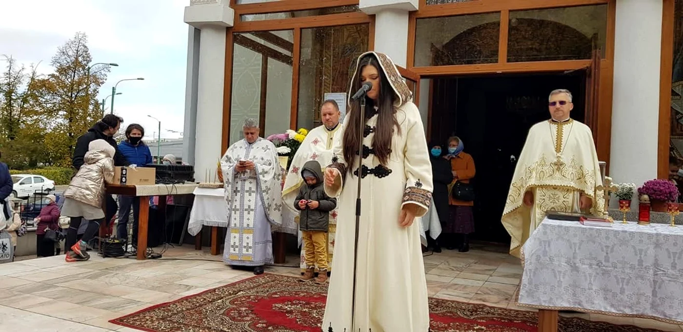 
    Paula Seling, răsplătită cu un buchet de florifoto: Facebook  