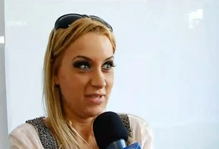 Simona Traşcă şi-a injectat buzele cu Botox