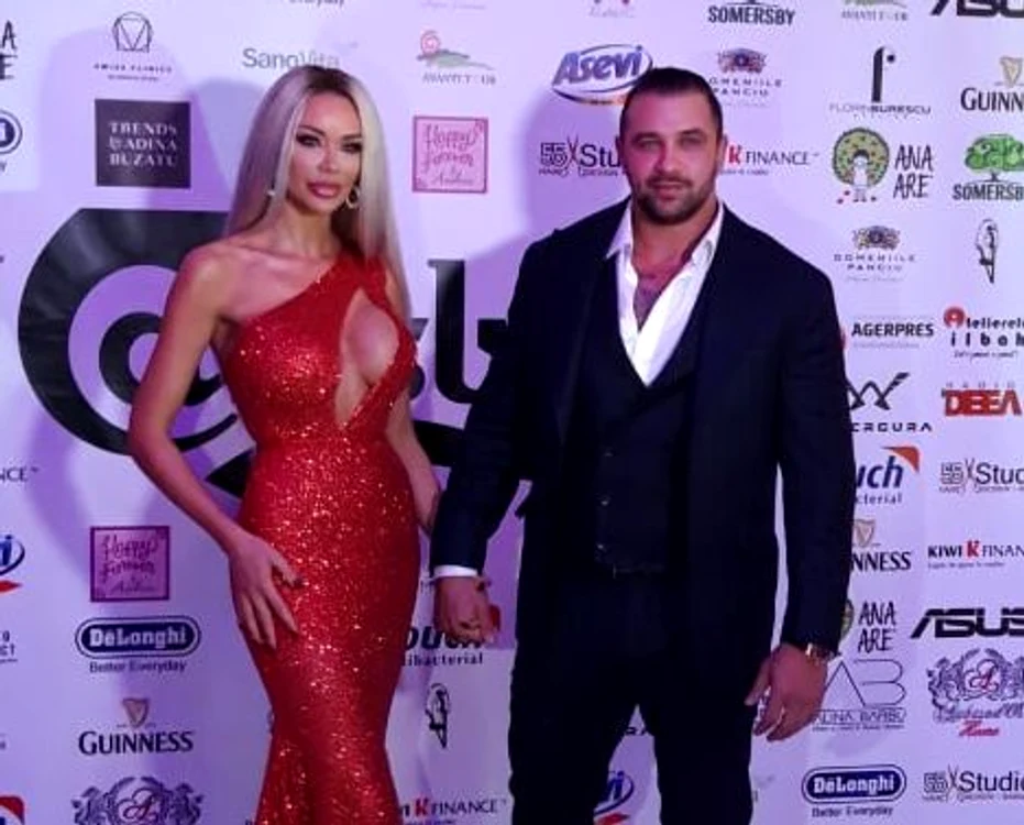 
    Bianca Drăgușanu și Alex Bodi, din nou de mânăFoto: Click!  