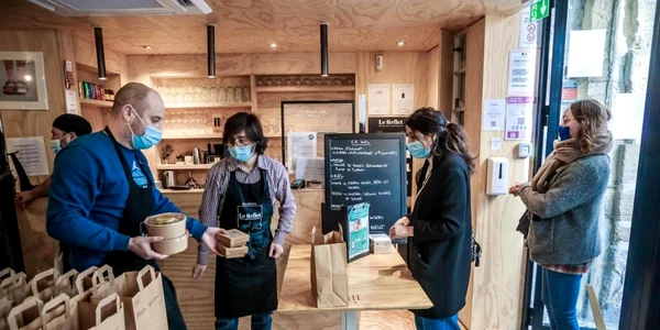 Bistro din Paris in vremea pandemiei FOTO EPA-EFE