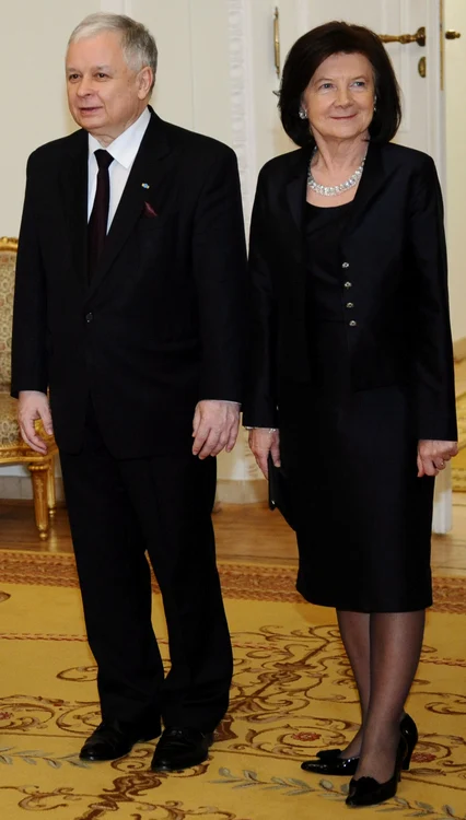 
    Preşedintele polonez Lech Kaczynski şi soţia sa Maria Kaczynska sunt printre victimele tragicului accident de la Smolensk  