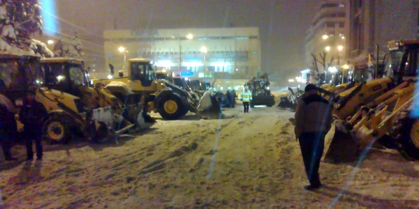Autorităţile au expus utilajele în centru înainte de la răspândi prin oraş Foto: Alex Călinoiu