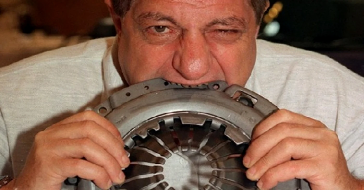 Michel Lotito mănâncă ce-i pică în mână