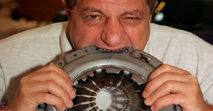 Michel Lotito mănâncă ce-i pică în mână