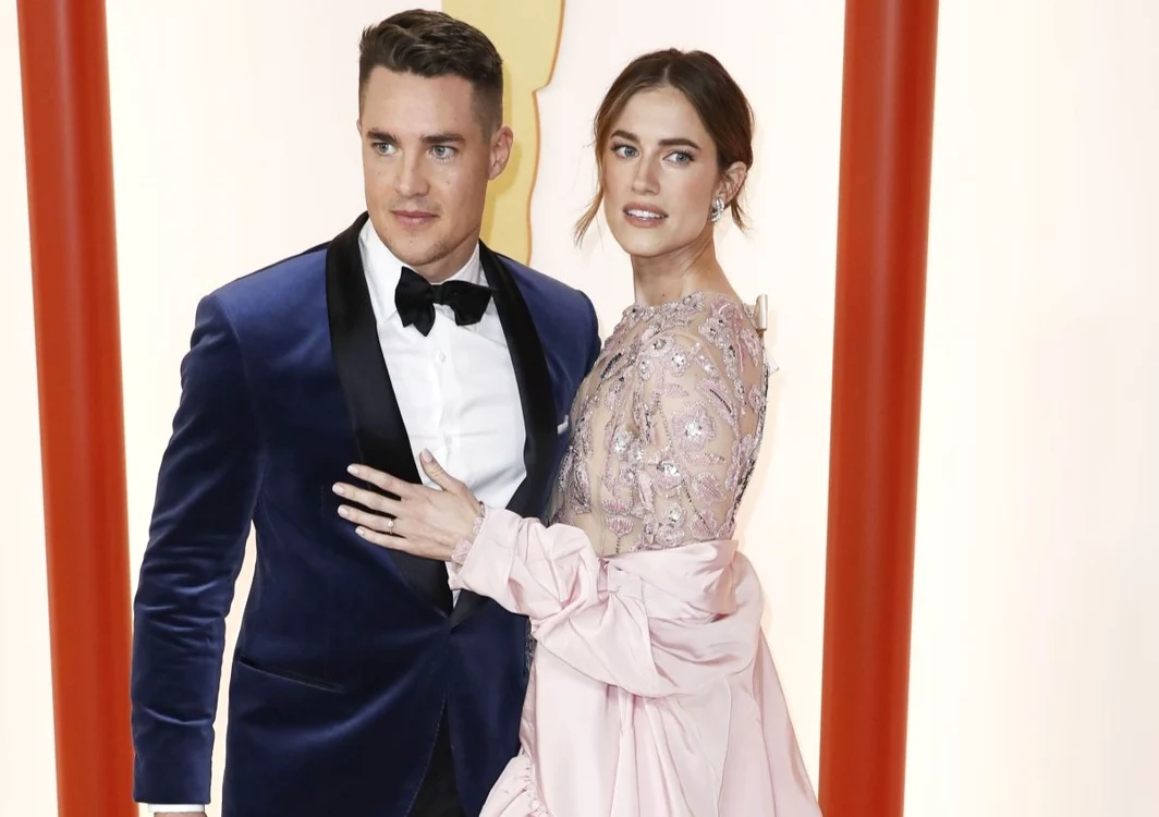 Allison Williams cu logodnicul ei, Alexander Dreymon (foto: EPA)