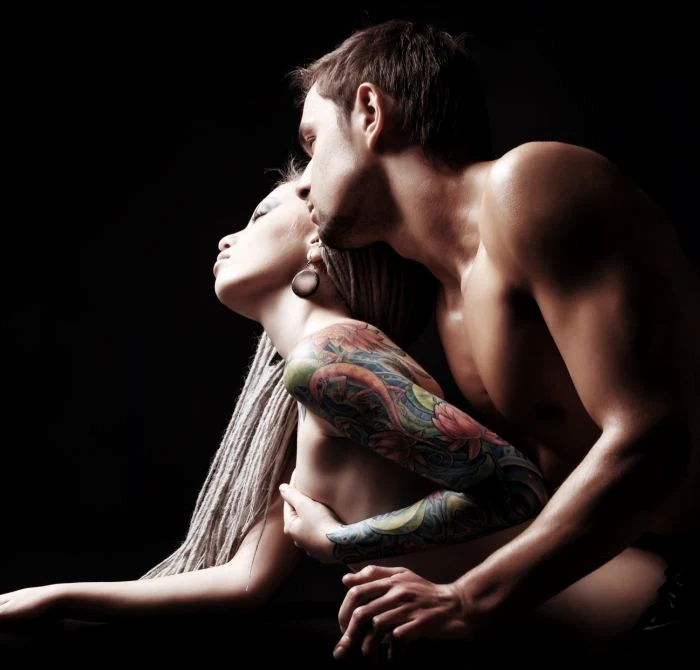 Poziţiile «pe la spate» sunt recomandate în privinţa sexului anal. (Foto: Shutterstock)