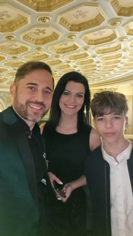 Iubita lui Dinu Maxer se înțelege bine cu "fiul vitreg". Sursă: Instagram