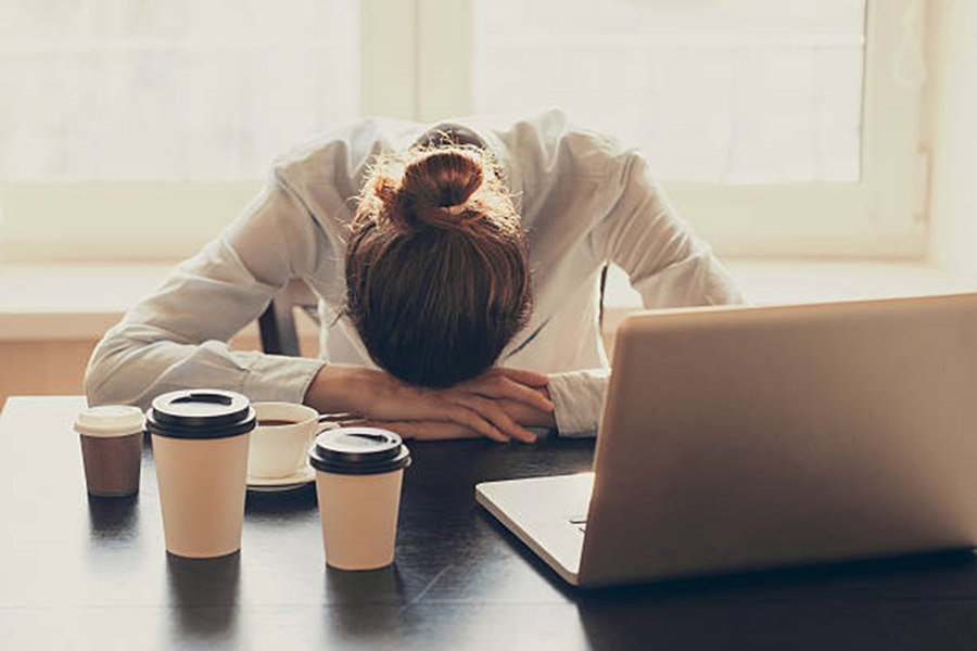Hormonii care îți sabotează viața. De ce te simți obosit, nu slăbești și îți cade părul, chiar dacă faci totul „corect”
