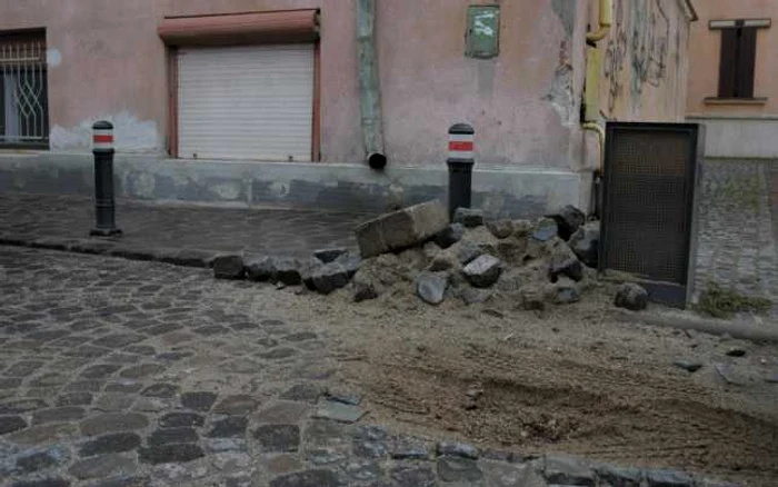 În urma lucrărilor, societăţile trebuie să refacă trotuarele sau carosabilul Foto: Adevărul