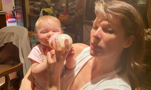 milla jovovich bebe jpeg