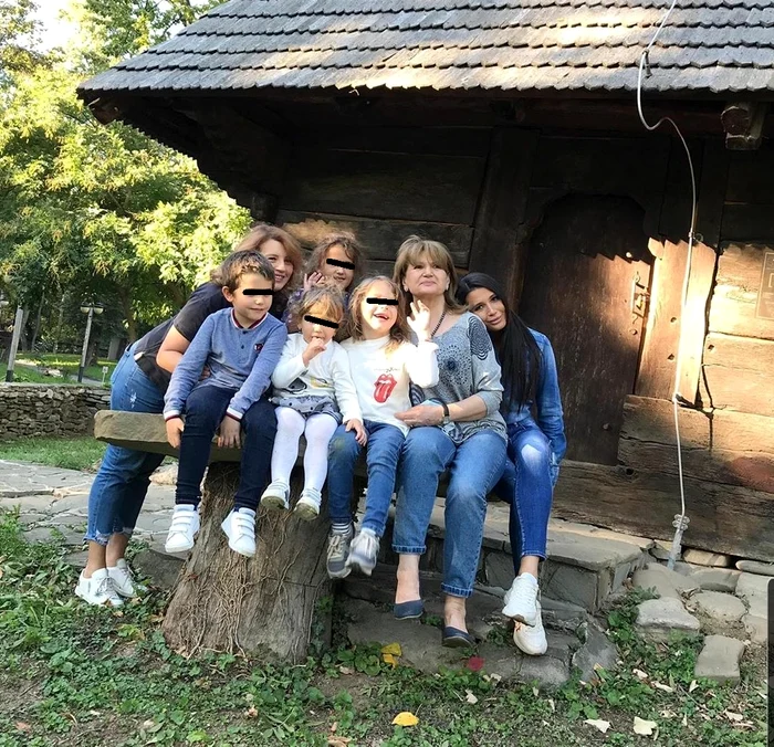 Trei generații cu zâmbetul pe buze