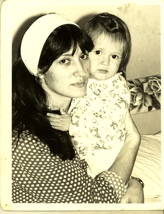 Victor Slav, bebeluș, și frumoasa lui mamă