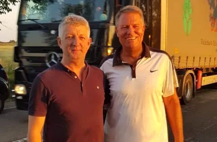 Petre Urziceanu, primarul din localitatea Negru Vodă, s-a fotografiat cu preşedintele Klaus Iohannis