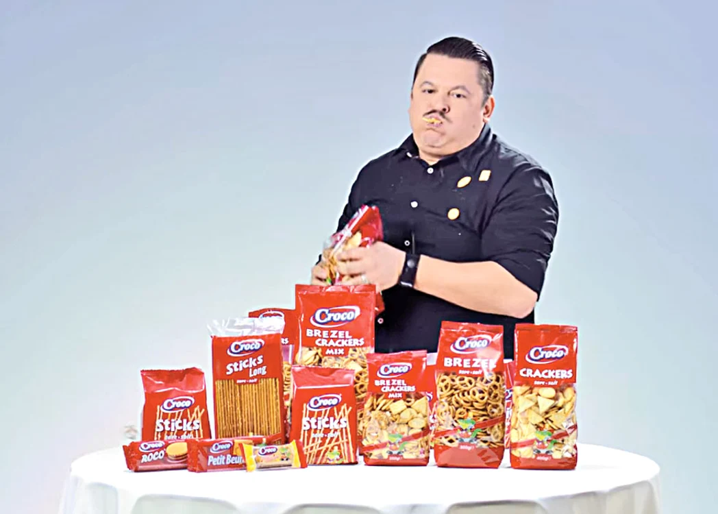 Mihai Bobonete se  îndoapă cu sticks-uri  și “crănțănele” Croco