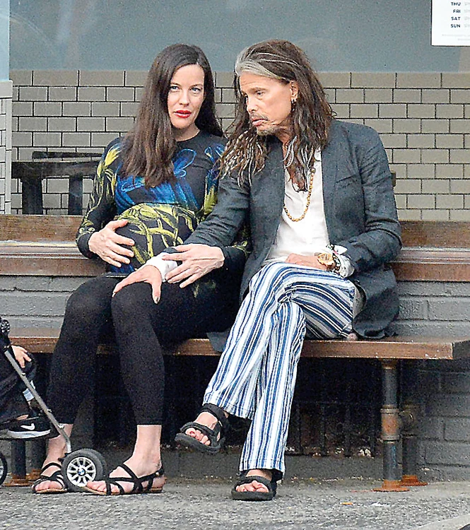 Steven Tyler iese la plimbare cu fiica lui, Liv