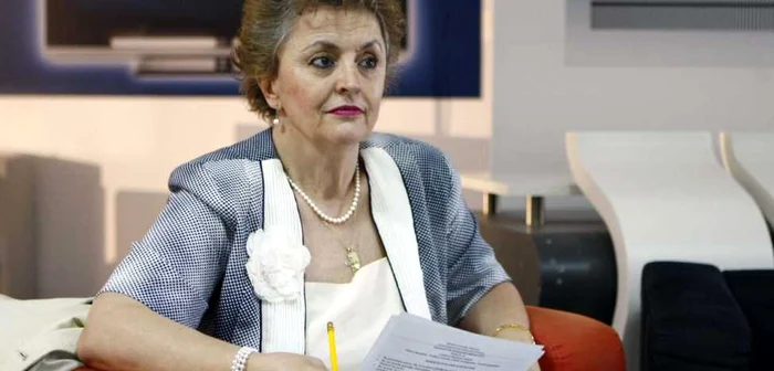 Profesoara de română Ecaterina Stanca va rezolva subiectele în premieră la Adevărul Live