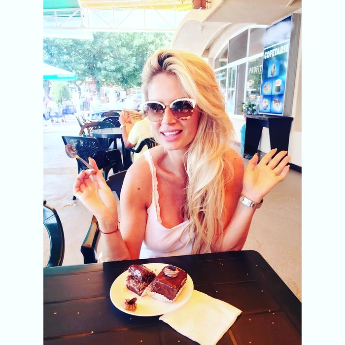 Andreea Bănică s-a delectat zilele trecute cu o porție dublă de amandine