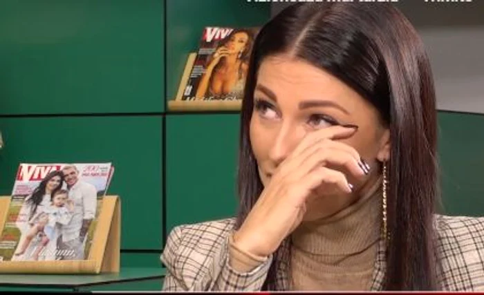 
    Ilinca Vandici, alături de micuțul Zian și de Andrei Neacșu, soțul eiFoto Instagram  