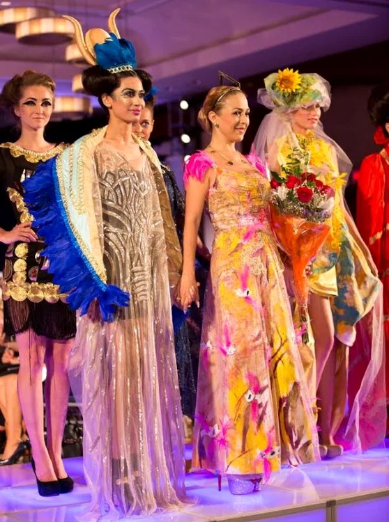 
    Alexandra Popescu-York, pe un important podium de moda  