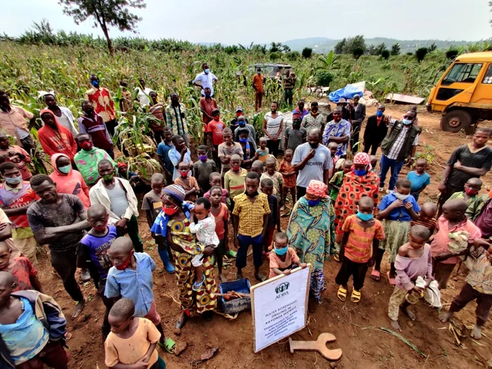 calarasi scoala din uganda pentru cei mai saraci copii foto facebook/mihaela si mihai brasov