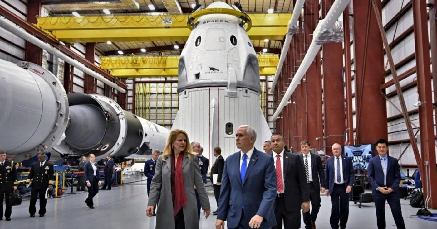 Capsula Dragon Crew va fi lansată cu o rachetă Falcon 9 FOTO NASA